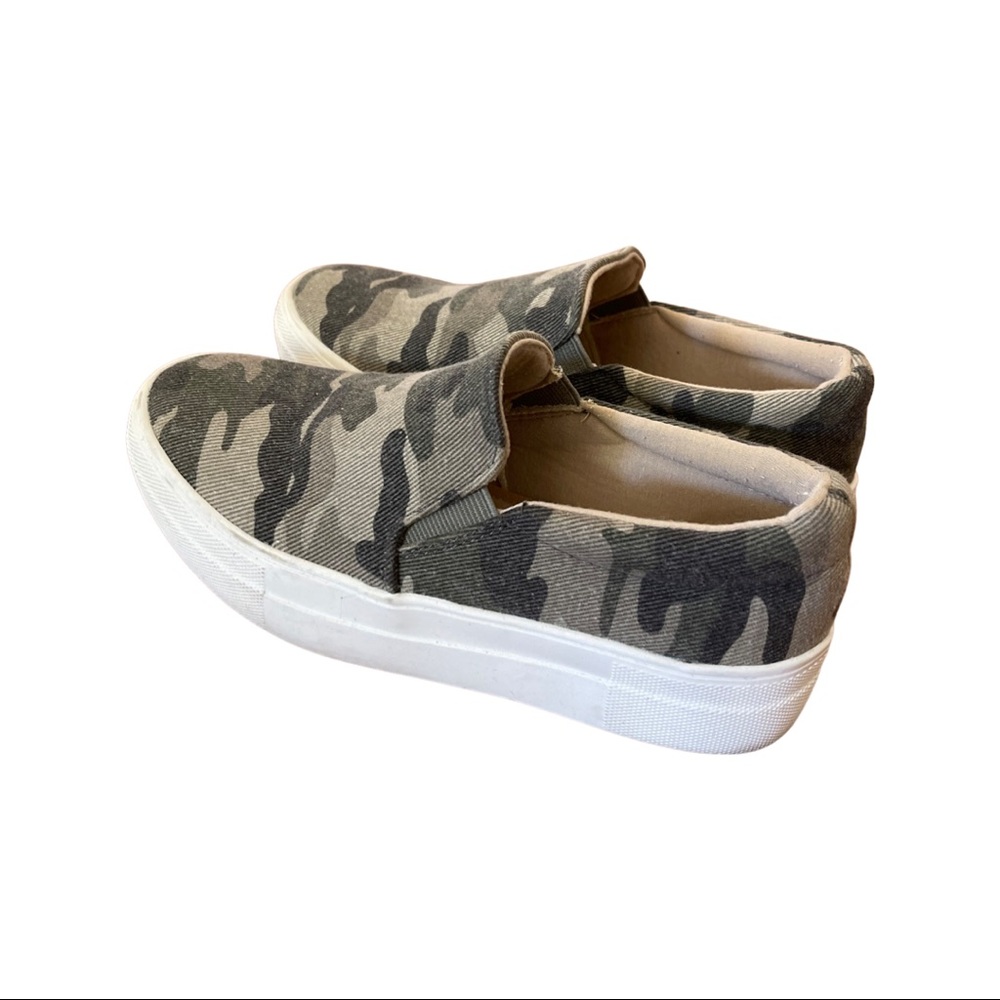 Camo sneaker